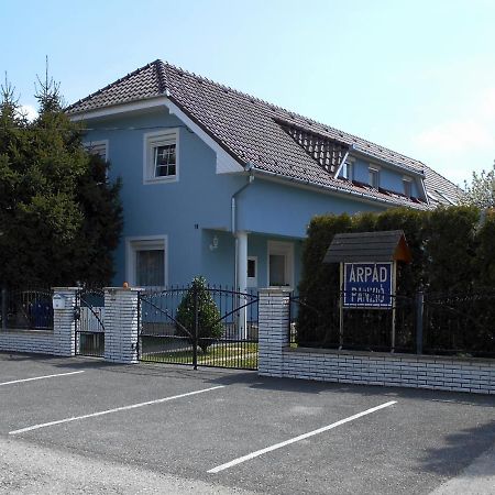 Árpád Panzió Győr Exterior foto