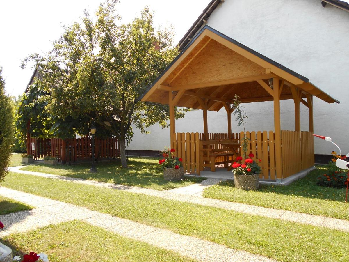Árpád Panzió Győr Exterior foto