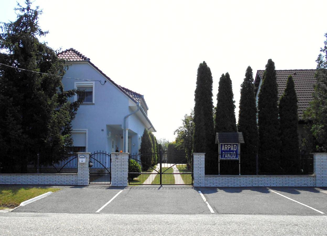 Árpád Panzió Győr Exterior foto