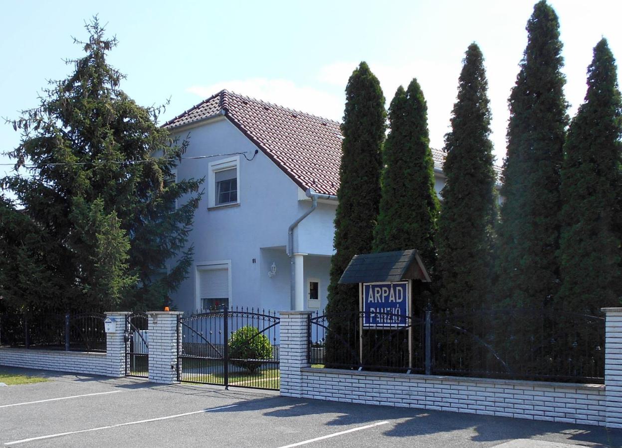 Árpád Panzió Győr Exterior foto